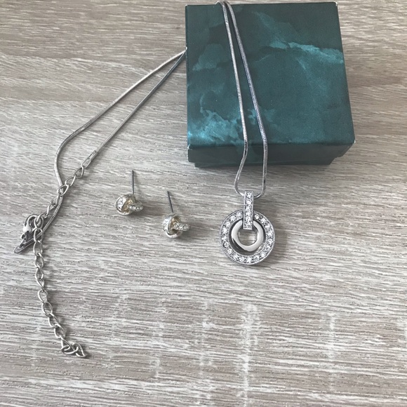 💎BNIB💎SET!! Beautiful Necklace with Bonus Earrings💎 - Picture 7 of 16